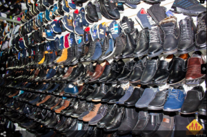 Мужская обувь рынок. Вьетнамский рынок Липецк. Рынок обуви. Вьетнамский рынок обувь. Рынок мужской обуви.